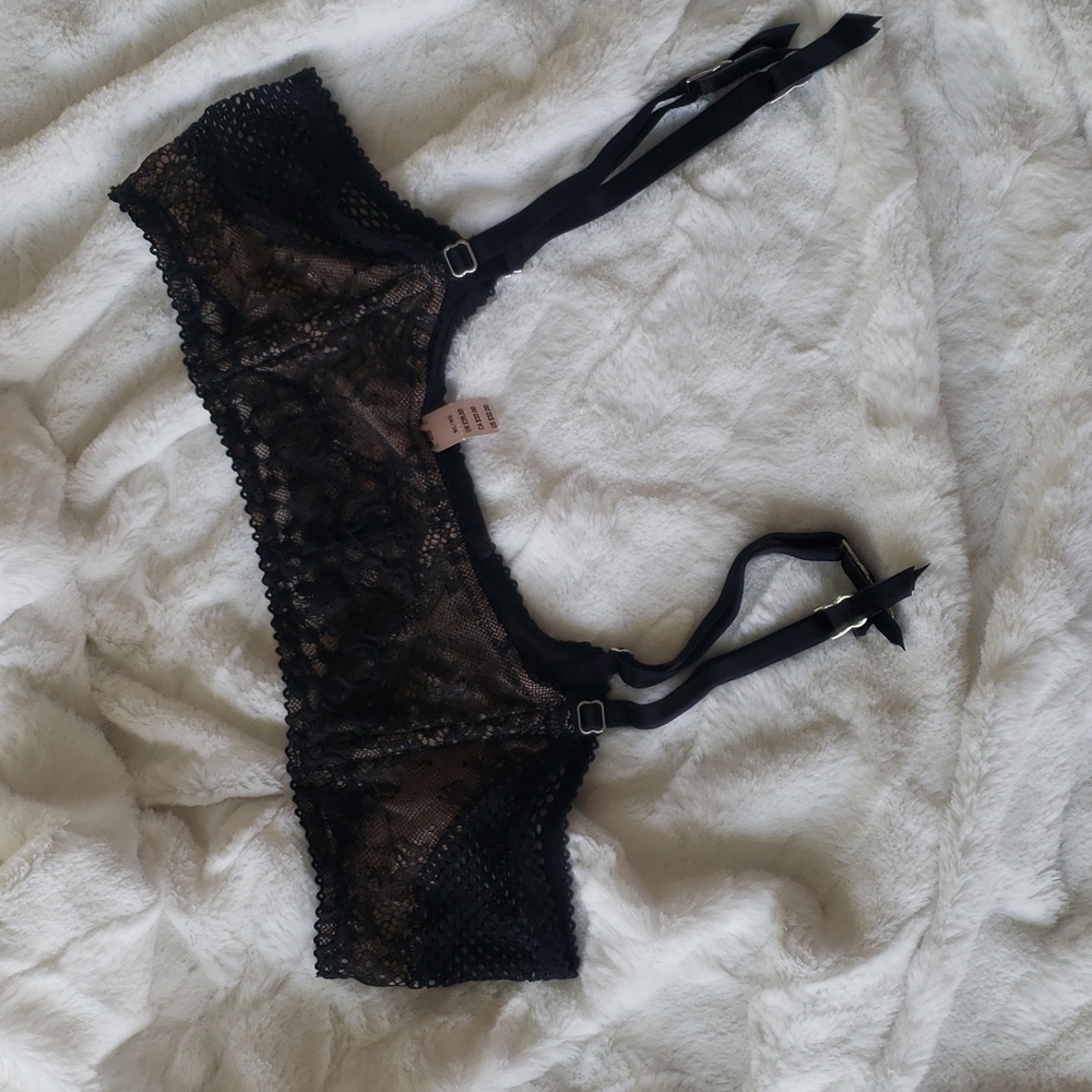 Hot little garter lace and net design